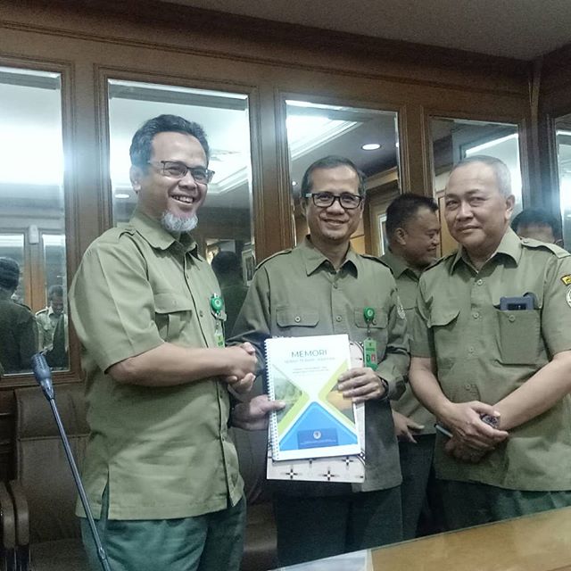 Selamat mengawal ekowisata indonesia bapak, kami (bbksda jatim) tetap keluarga besar...... Tidak bisa berucap yang lain lagi..... Sukses, barokah selalu dalam hidup bapak @nprihadi 
#tanpahastag