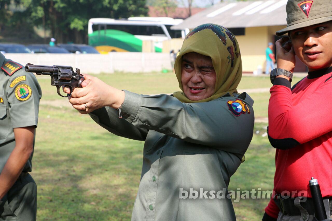 uji menembak